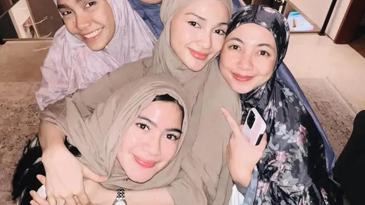 6 Potret Felicya Angelista Bukber Bareng Teman Muslim, Saling Menghargai Perbedaan