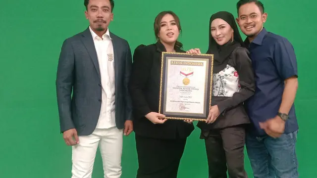 Shandy Purnamasari dan Maharani Kemala terima penghargaan MURI