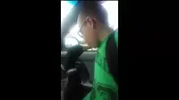 Persahabatan Unik Bocah dan Bebek