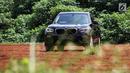 BMW X3 sDrive20i terbaru saat test drive di Kawasan BSD, Tangerang Selatan, Banten, Rabu (20/3). Seri BMW X3 sDrive20i ini dapat melintasi segala macam rintangan medan. (merdeka.com/Dwi Narwoko)