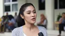 Beberapa selebriti terus memberikan dukungannya pada Julia Perez yang sedang menjalani perawatan akibat penyakit kanker. Sikab Jupe yang tak pernah putus asa itu menjadi banyak inspirasi selebriti. (Nurwahyunan/Bintang.com)