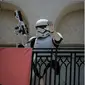 Disney Kerahkan Pasukan Star Wars untuk Terapkan Jarak Sosial. (dok.Instagram @disneysprings/https://www.instagram.com/p/CAvhQH_Fbuy/Henry)