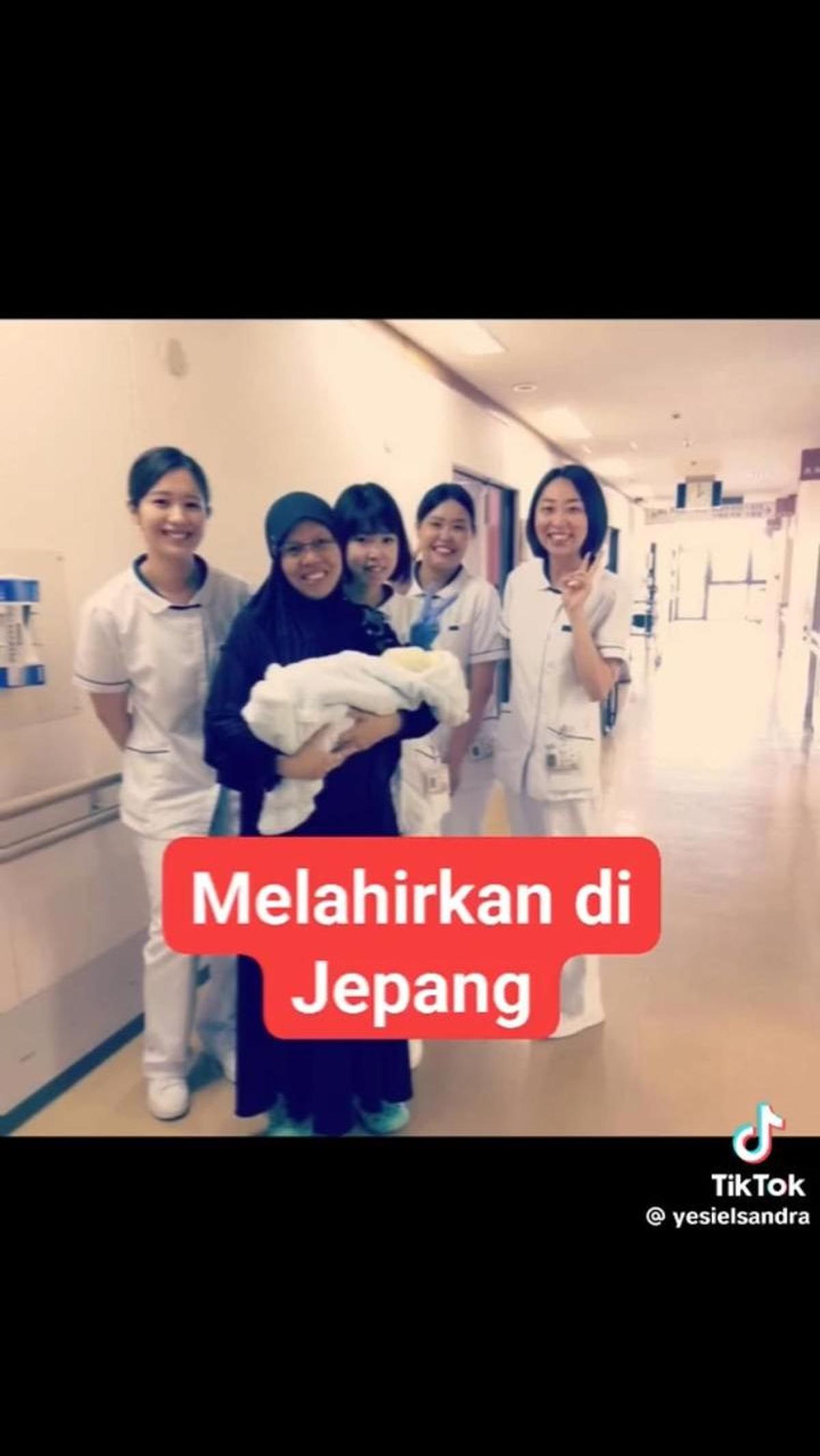 Saat di Jepang, wanita ini pun kembali melahirkan seorang anak.