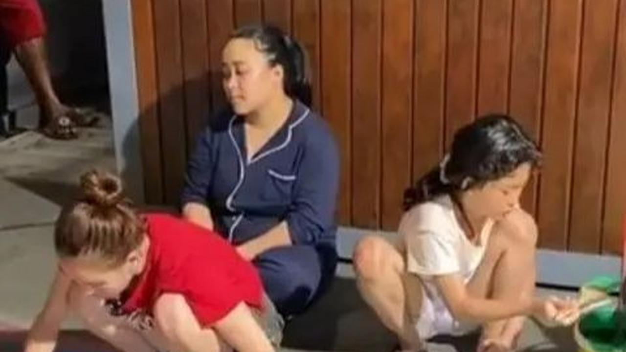 Ayu Ting Ting tidak hanya sendirian, ia juga melibatkan putrinya, Bilqis, dalam berbagai kegiatan.