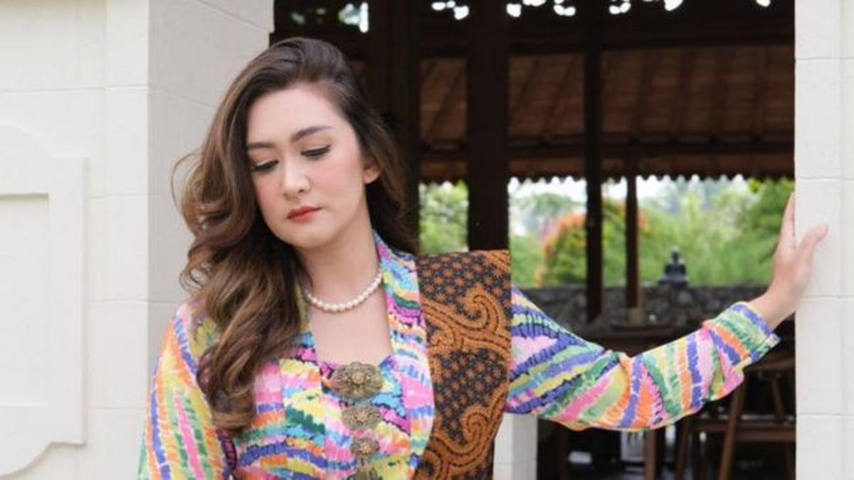 7 Model Kebaya Jawa Modern Ala Nafa Urbach, Inspirasi Tampil Anggun ke Berbagai Acara