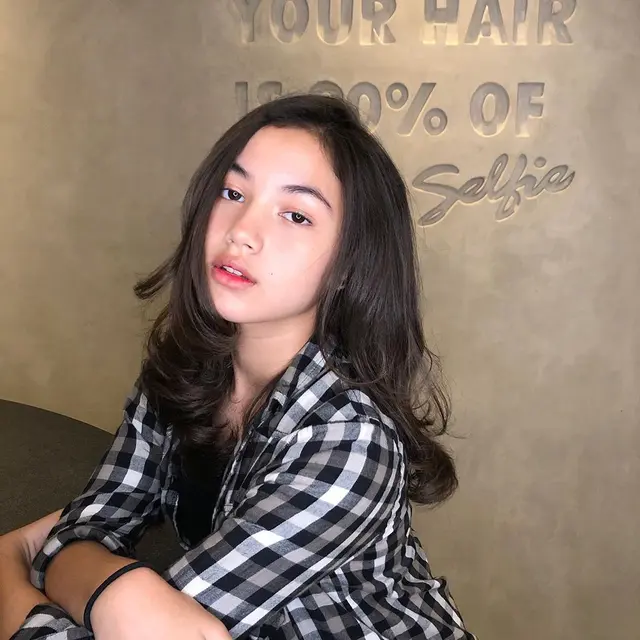 6 Pesona Saskia Chadwick, Pemeran Santi dalam Sinetron Dari Jendela SMP