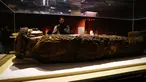 Seorang pria merekam video sebuah artefak kuno di Museum Hurghada, Hurghada, Mesir, Sabtu (29/2/2020). Mesir mengumumkan peresmian Museum Hurghada untuk meningkatkan pariwisata budaya di Provinsi Laut Merah. (Xinhua/Ahmed Gomaa)