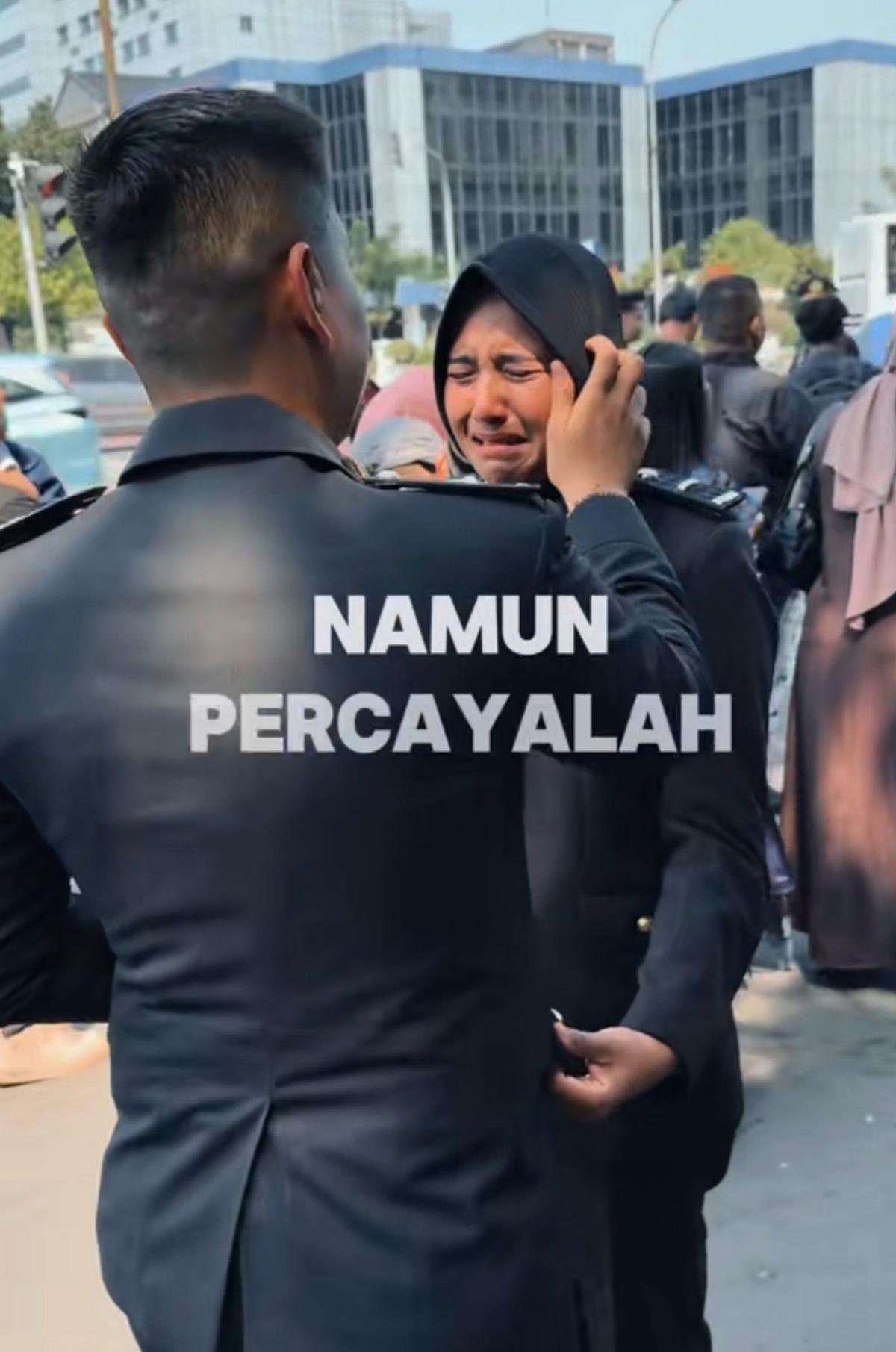 Momen Haru Perwira Polwan Hormat ke Kakaknya Bintara Polri Usai Dilantik Prabowo, Banjir Air Mata