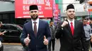 Pemain sepak bola Sandy Walsh (kanan) dan Jordi Amat (kiri) usai menjalani Sumpah Janji Setia Pewarganegaraan di Kantor Wilayah Kementerian Hukum dan HAM DKI Jakarta, Kamis (17/11/2022). Pemain sepak bola naturalisasi asal Belanda dan Spanyol, Sandy Walsh dan Jordi Amat, resmi menjadi Warga Negara Indonesia (WNI) setelah prosesi pengambilan sumpah secara bersamaan yang digelar secara tertutup. (Liputan6.com/Herman Zakharia)