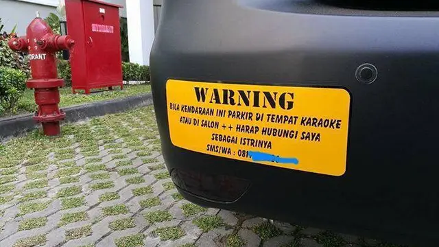 7 Potret Stiker di Mobil Ini Curi Perhatian Pengguna Jalan