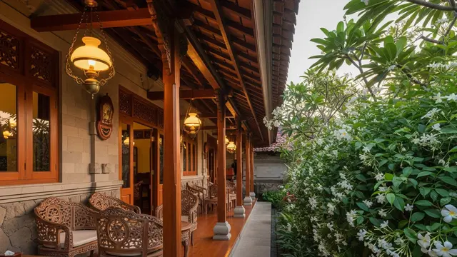 Konsep Desain Teras Rumah Tropis Dikelilingi Tanaman Rindang