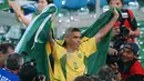 Ronaldo Nazario De Lima. Eks striker Brasil yang kini berusia 45 tahun dan kini menjabat sebagai presiden klub Real Valladolid ini menjadi bintang dalam putaran final Piala Dunia 2002 yang berlangsung di Jepang dan Korea Selatan. Dua golnya di laga final membawa Brasil meraih trofi Piala Dunia 2002 usai mengalahkan Jerman 2-0. Total ia mengemas 8 gol dan membawanya merebut Sepatu Emas sebagai pencetak gol terbanyak sepanjang turnamen. (AFP/Roberto Schmidt)