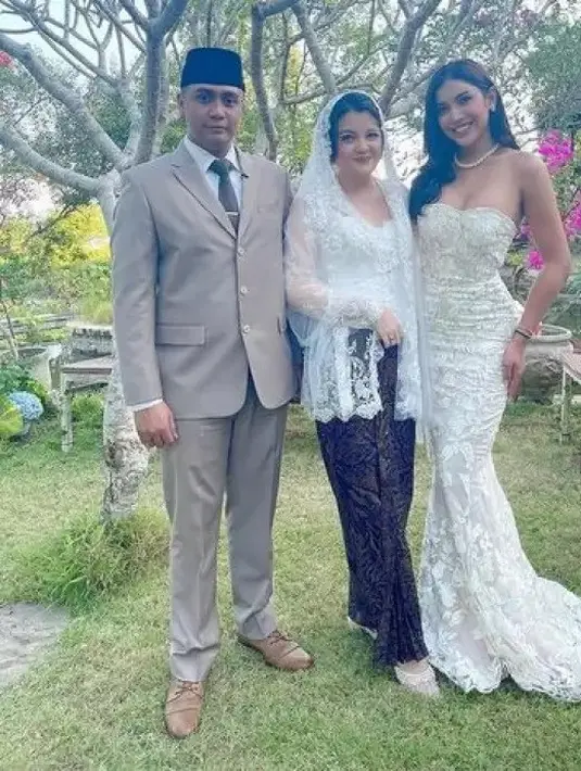 Millen Cyrus dikenal ekspresif soal penampilan. Hal itu ia tunjukkan saat menghadiri pernikahan salah satu sepupunya. [Instagram @millencyrus]