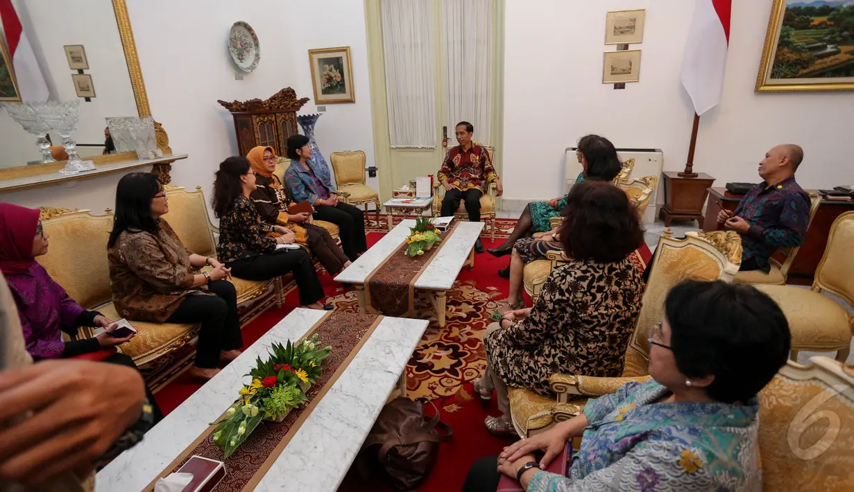 Suasana pertemuan Presiden Joko Widodo dengan Pansel KPK di Istana Negara, Jakarta, Jakarta, Senin (25/5/2015). Ini kali pertama Pansel menghadap Presiden usai diumumkan 20 Mei lalu. (Liputan6.com/Faizal Fanani)