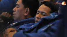 Kader partai yang mengikuti acara tampak pulas tertidur di tengah SBY sedang curhat tentang kondisi partai yang tengah terpuruk (Liputan6.com/ Herman Zakharia)