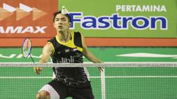 Jonatan menang melalui tiga set dengan skor 21-14, 14-21, 21-19. (Bola.com/Vitalis Yogi Trisna)