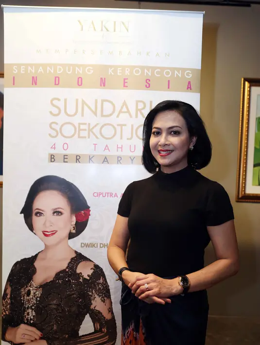 "Dalam dunia musik keroncong, saya tahu identik dengan orang sepuh dan irama ngantuk. Dulu masih idealis, tampil dengan kemasan selalu sama, anak muda liat takut duluan, serem," ujar. (Nurwahyunan/Bintang.com)