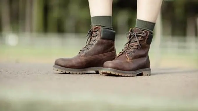 5 Cara Mudah Memilih Sepatu Boot yang Nyaman dan Stylish