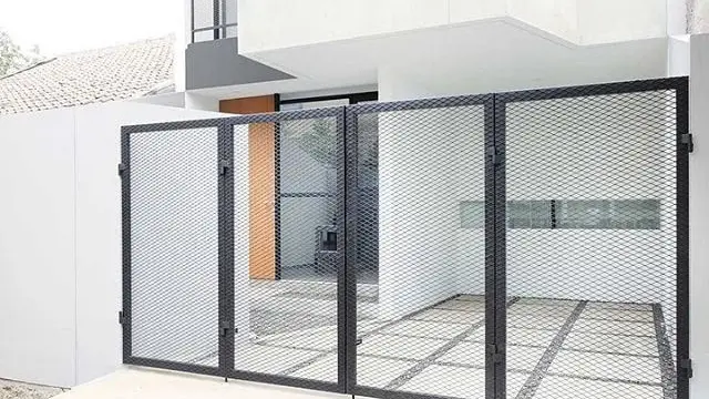 Model Pagar Besi Ala Rumah Industrial yang Unik dan Estetik Garis-garis Vertikal atau Horizontal (Foto: Adi ngrh on Pinterest)