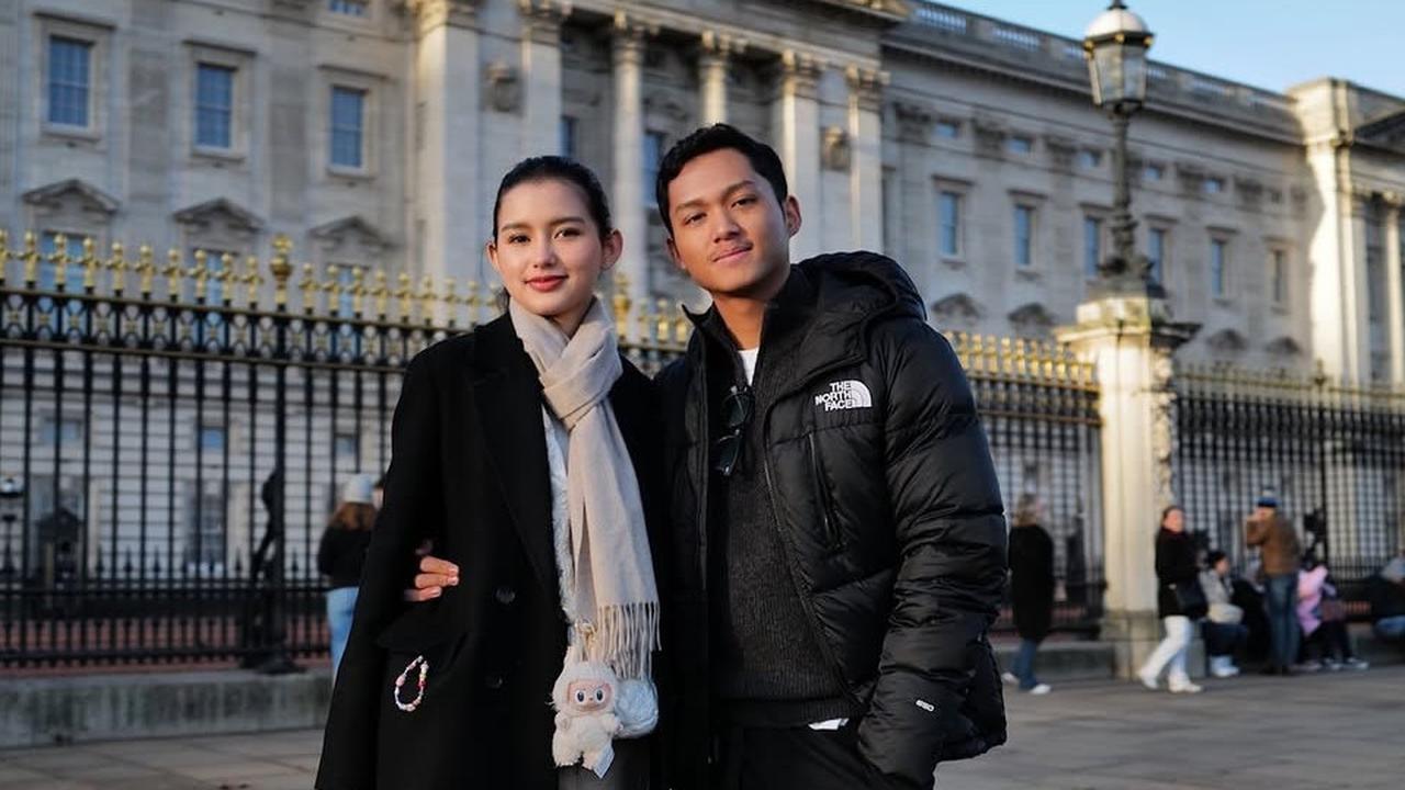 Baru 3 Bulan LDR, 7 Potret Azriel Hermansyah Terbang ke Inggris Demi Bertemu Sarah Menzel Ditemani Calon Ibu Mertua
