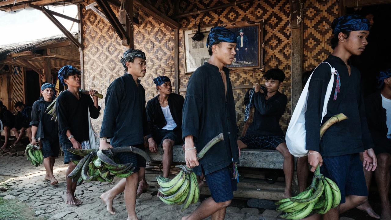 FOTO: Ribuan Warga Badui Lakukan Tradisi Seba ke Pendopo Lebak