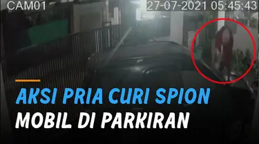 Terekam kamera cctv aksi sekumpulan pria mencuri spion mobil di parkiran rumah warga. Kejadian itu terjadi di Jalan Lobak II, Kebayoran Baru, Jakarta Selatan.