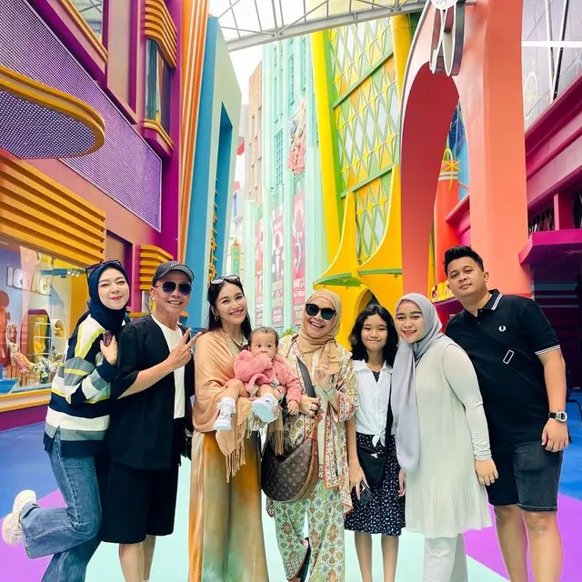 7 Potret Kenangan Ayu Ting Ting Bareng Beby Zoltan, Keponakan yang Baru Saja Meninggal