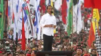 Capres nomor urut 01, Jokowi saaat menggelar kampanye di Stadion Sriwedari Solo. (Liputan6.com/Fajar Abrori)