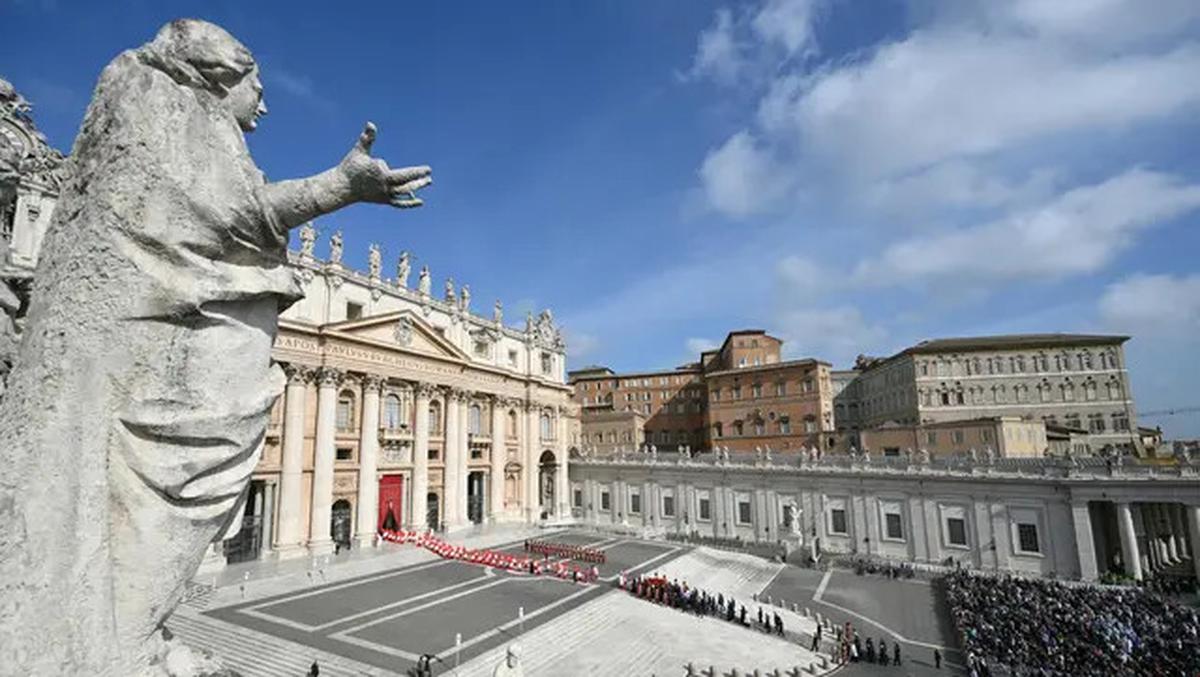 Disemayamkan di Basilika Santo Petrus, Begini Prosesi Pemindahan Jenazah Paus Fransiskus