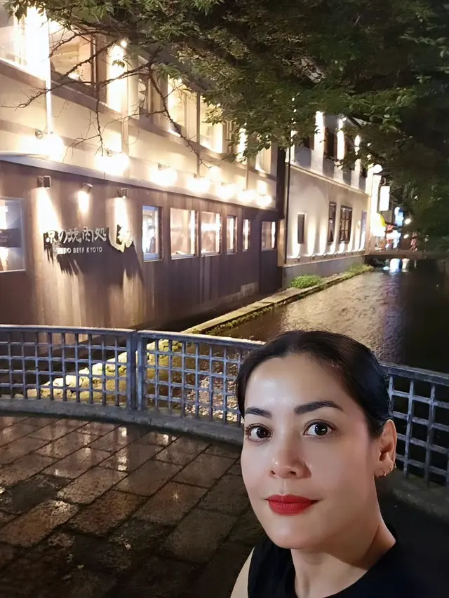 6 Potret Lulu Tobing Liburan di Jepang, Asyik Berburu Kuliner