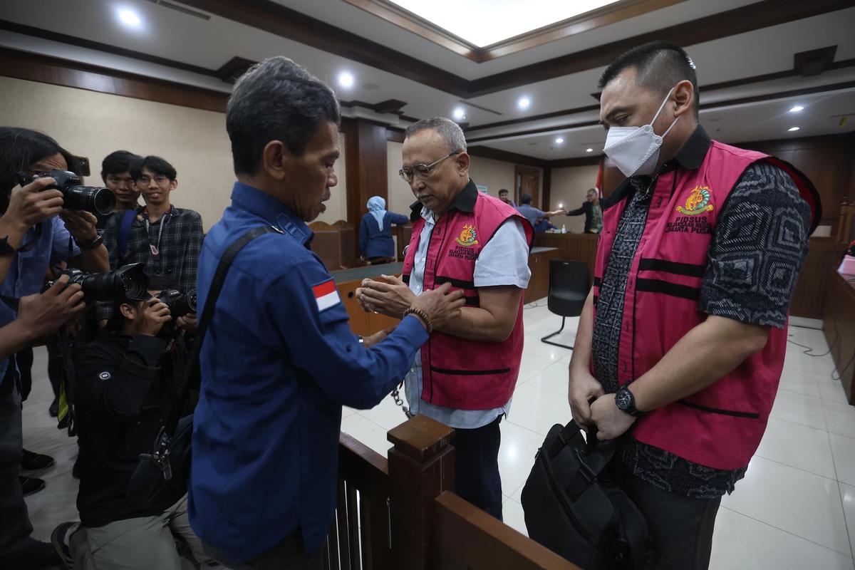 FOTO: Tiga Terdakwa Kasus  Korupsi Minyak Mentah  Dituntut Penjara 8 Tahun hingga 14 Tahun