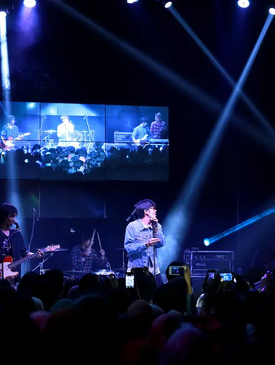 Menurut mereka, dengan kondisi industri musik yang belum bisa stabil sampai saat ini, menggelar sebuah konser tunggal sebagai salah satu bentuk berkarya memang harus dipikirkan secara matang. (Galih W. Satria/Bintang.com)