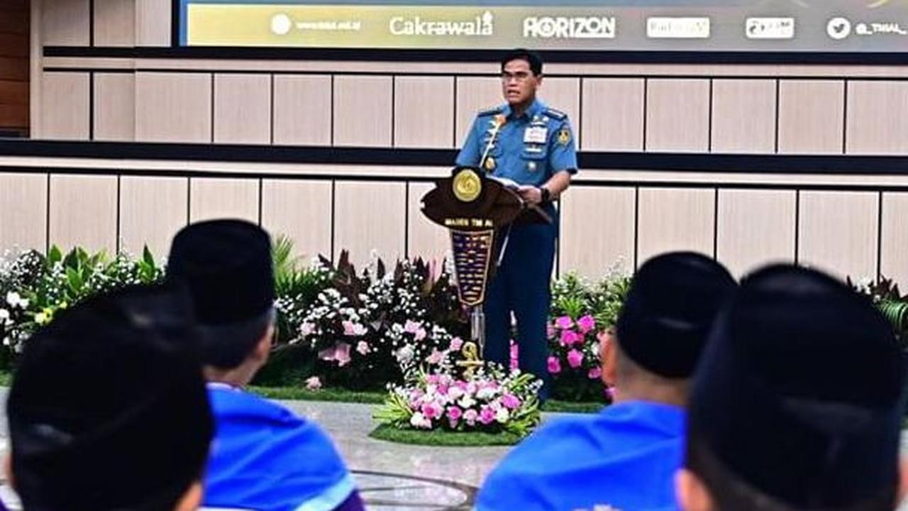 Tak hanya itu, sejumlah jabatan penting juga pernah diemban oleh pemilik bintang empat ini.<br>
