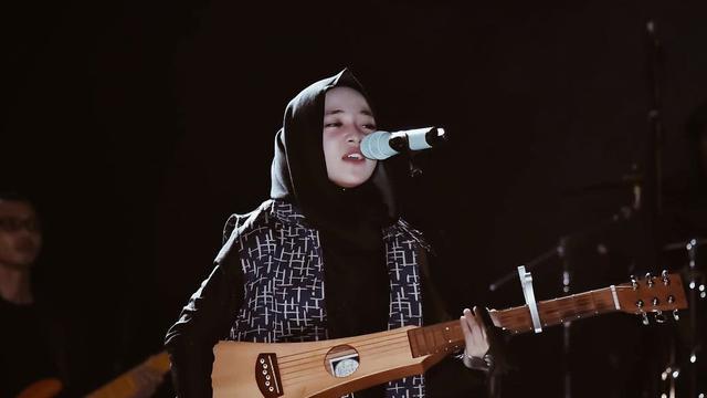 Begini Potret Cantik Nissa Sabyan Saat Tak Pakai Kacamata