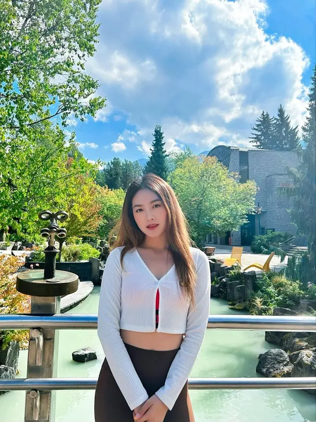 Jadi Anak Alam, Ini 6 Gaya Sporty Natasha Wilona Jajal Panjat Tebing hingga Arum Jeram di Kanada