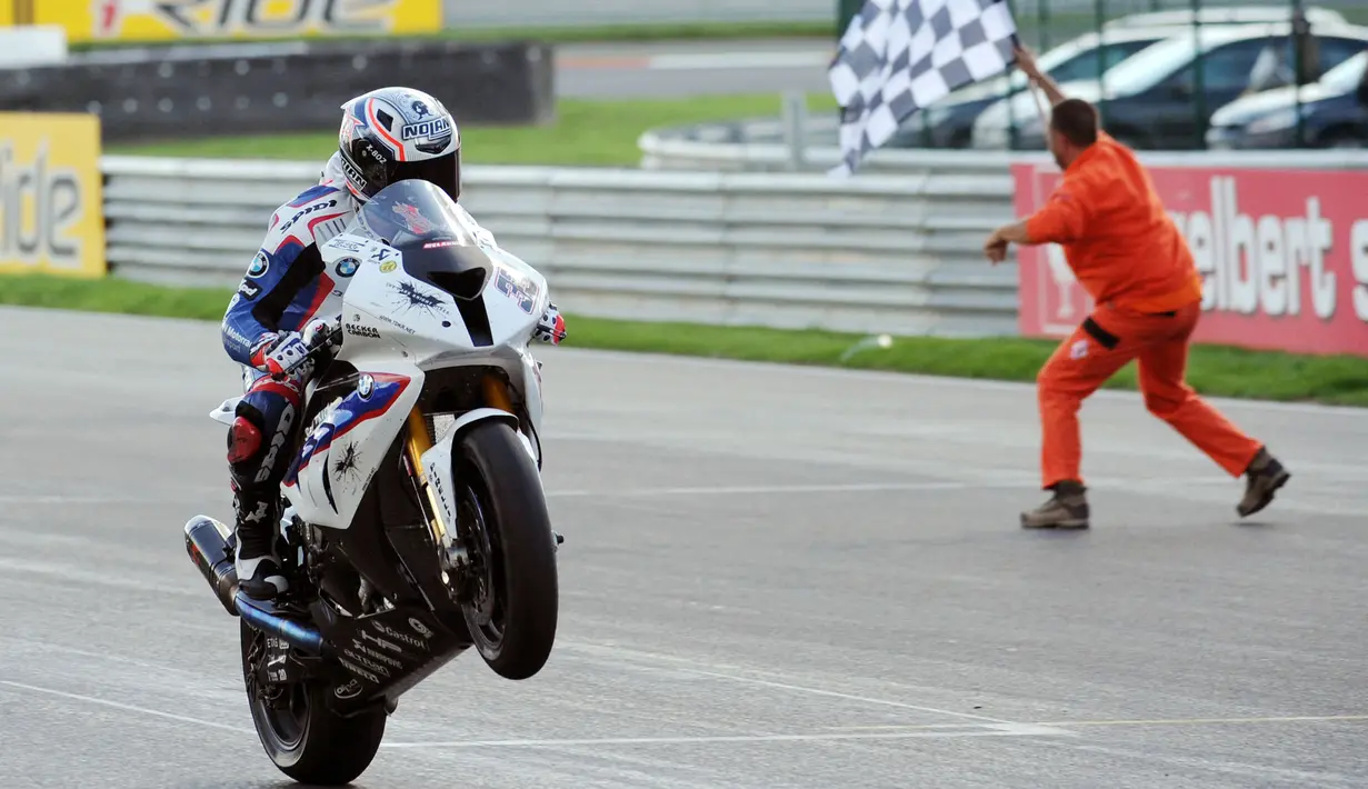 Marco Melandri sukses bertengger di posisi kedua Moto GP pada tahun 2005 dibawah Rossi. Penampilannya di balap bergengsi itu semakin menurun dan ia memutuskan pindah ke ajang Superbike. Keputusannya tak salah, ia berhasil posisi runner up di musim pertama debutnya. (Foto: AFP/Kirill Kudryavtsev)