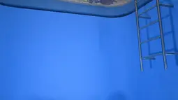 Seorang perempuan berpose untuk foto dengan instalasi "Kolam Renang" karya seniman Argentina, Leandro Erlich di Belo Horizonte, Brasil, Senin (20/9/2021). Karya instalasi Leandro ini membuat orang yang berada dalam kolam renang tidak harus bersusah payah menahan napas. (DOUGLAS MAGNO/AFP)