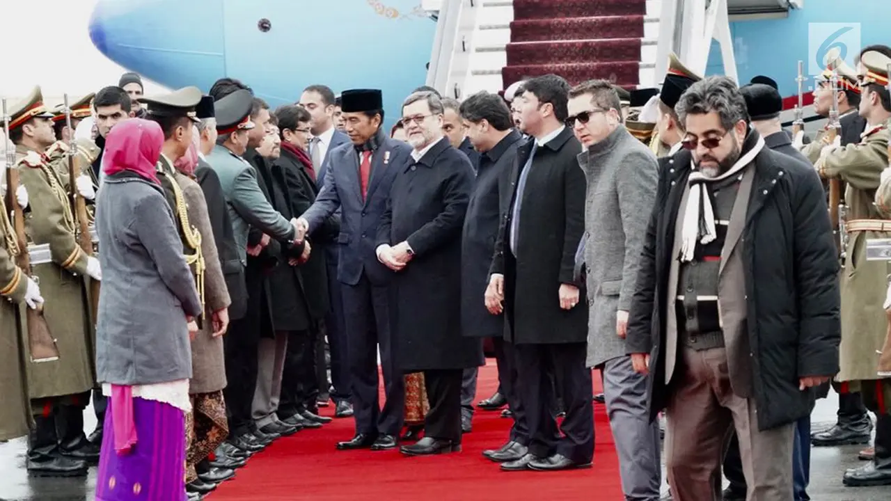 Disambut Hujan Salju, Jokowi Tiba di Afghanistan Setelah Ledakan
