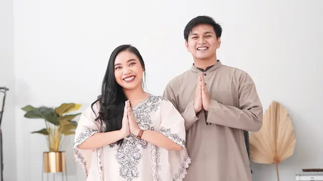 Jarang Terekspos, Ini 7 Potret Mesra Mumuk Gomez dan Kekasih