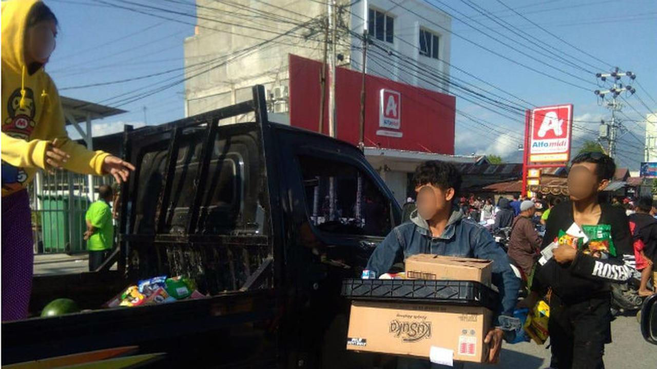 Pasca Gempa Palu, Warga Jarah Toko Makanan