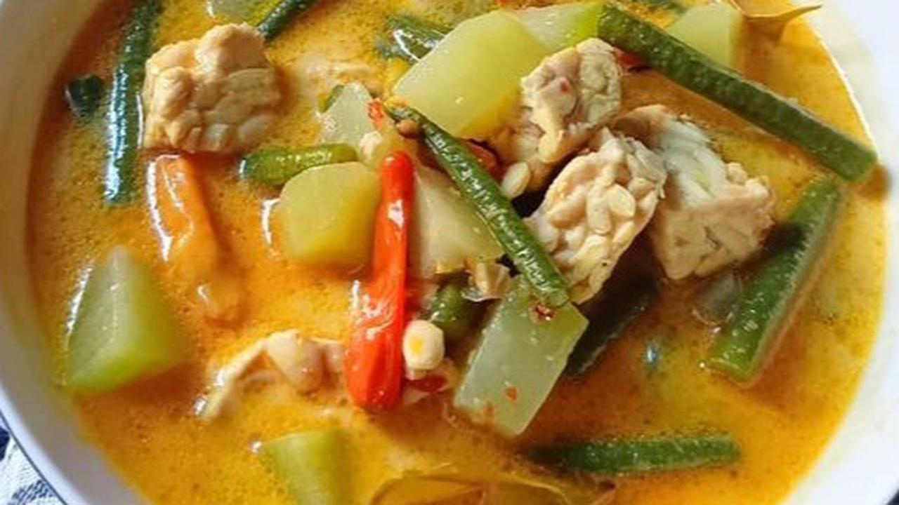 10 Makanan yang Wajib Ada Selama Lebaran, Ini yang Bikin Keluarga Indonesia Ngiler!