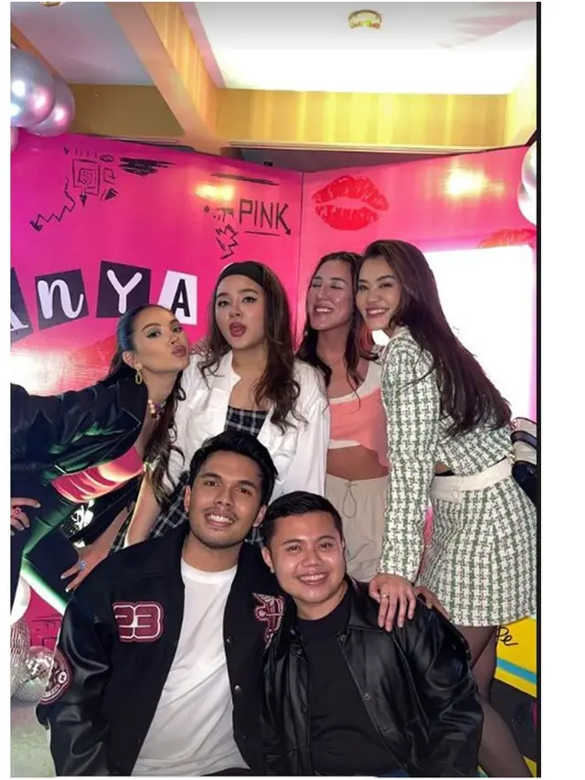 8 Potret Artis di Pesta Ultah Anya Geraldine, BCL dan Tiko Serasi Bergaya 90-an