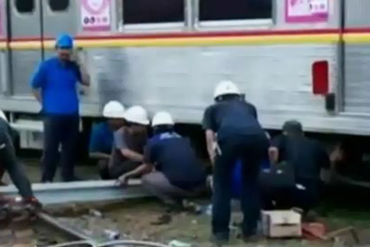 Segmen 2: Kereta Commuter Anjlok hingga Sungai Citarum Meluap