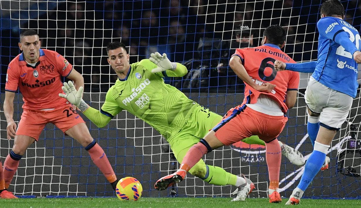 Juan Musso. Kiper berusia 27 tahun ini kini menjalani musim pertama bersama Atalanta. Total tampil 27 laga di semua ajang dengan torehan 8 kali clean sheet dan kemasukan 37 gol. Bersama Timnas Argentina baru mengoleksi 2 caps, 2 kali clean sheet dan belum pernah kemasukan. (AFP/Filippo Monteforte)