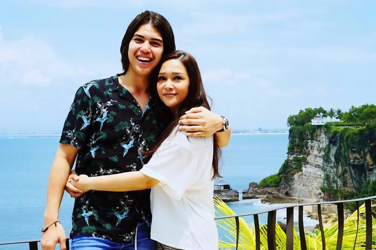 [Bintang] Maia Estianty dan El Rumi