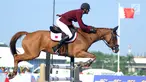 Atlet ketangkasan berkuda Qatar, Althani Al mengendalikan kuda yang bernama Sirocco  saat final round 1 individual jumping Asian Games 2018 di Jakarta Kamis (30/8). Sirocco merupakan kuda termahal yang tampil di Asian Games 2018. (Merdeka.com/Arie Basuki)