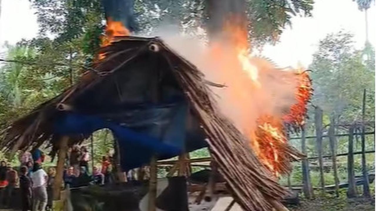 Penggerebekan dan penghancuran gubuk mendapat respons positif dari salah warga Kampung Banten.