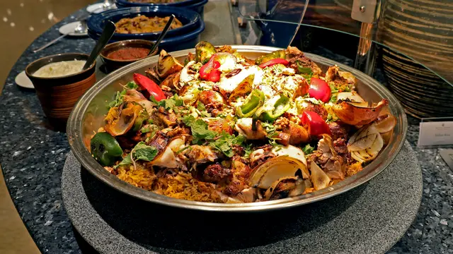 Suasana Berbuka Puasa yang Unik dengan Kuliner Khas Yordania di Ritz-Carlton Mega Kuningan