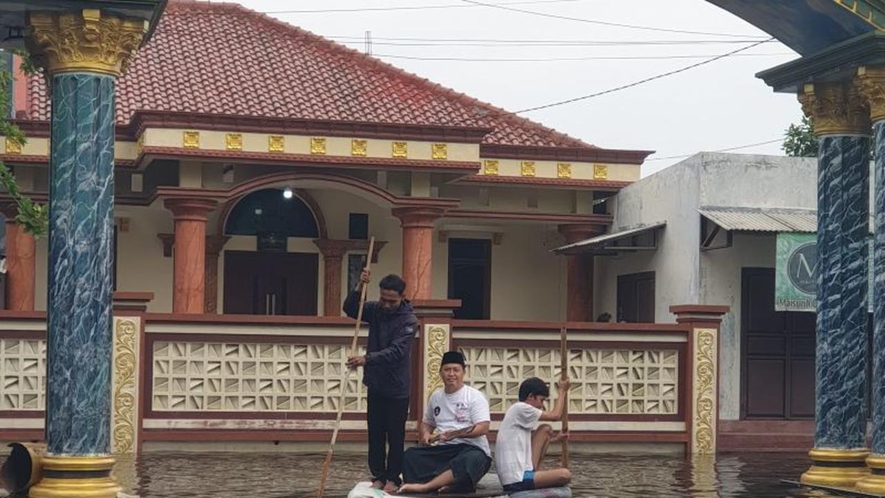Banjir Bekasi Tambun Angke Berlarut Tiga Pekan, Warga Terjebak Genangan Hingga 1,5 Meter