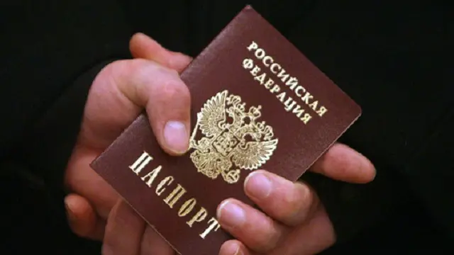 Ilustrasi Paspor Rusia (AFP)